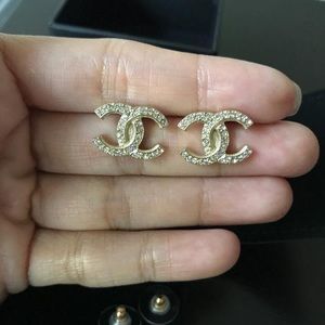 Channel stud earrings